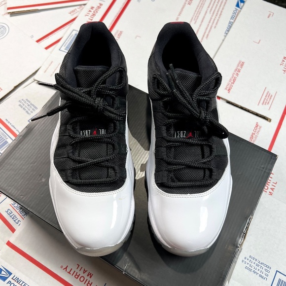 Air Jordan 11 Low - TUXEDO - Men\'s Size 8 - Retro MINT CONDITION! main image 9